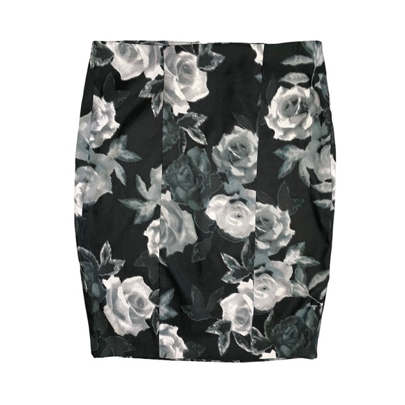 🚫Floral Pencil Skirt🚫SOLD🚫 - Picture 2 of 4